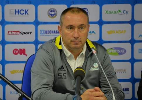 ФК «Астана» и тренер Стойлов договорились о новом контракте